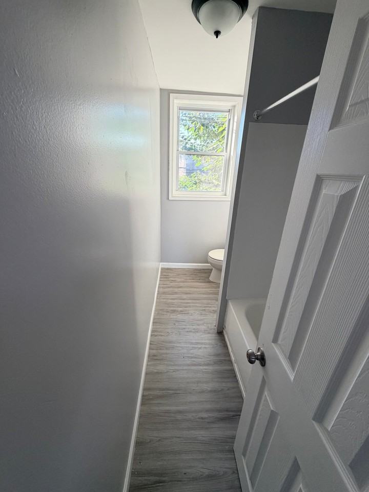 6132 Glenmore Ave - Photo 6 of 8
