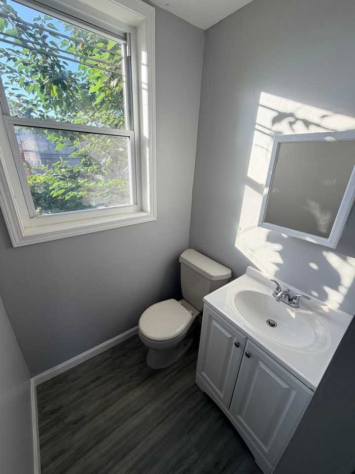 6132 Glenmore Ave - Photo 7 of 8