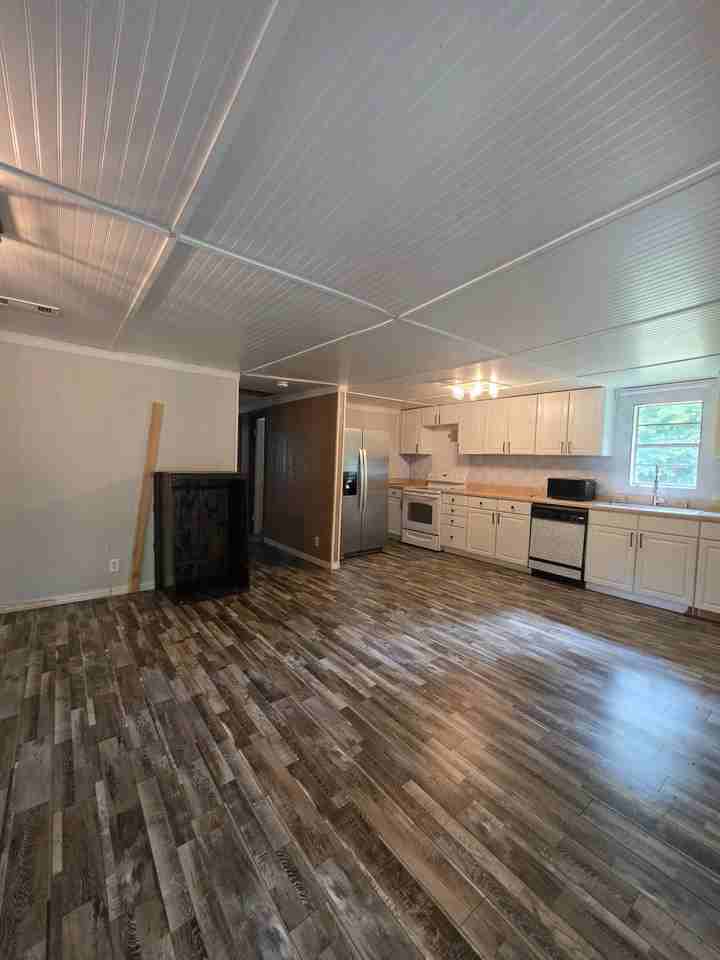 7241 Division St - Photo 4 of 19
