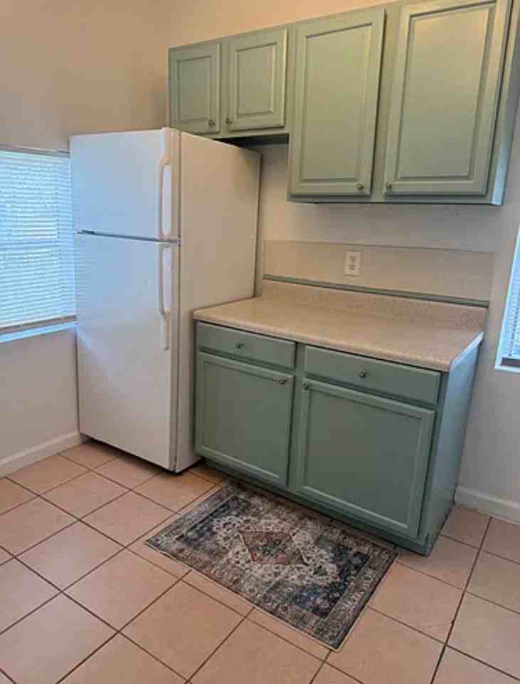 216 S Cedar Ave #5 - Photo 4 of 11