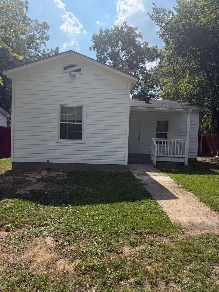 1017 Oak St - Photo 3 of 17