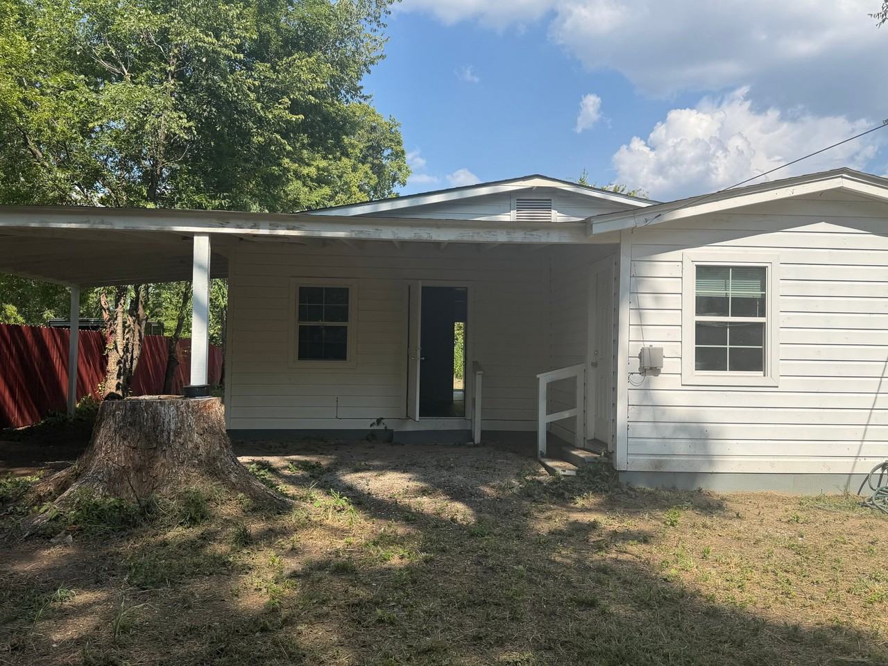 1017 Oak St - Photo 5 of 17