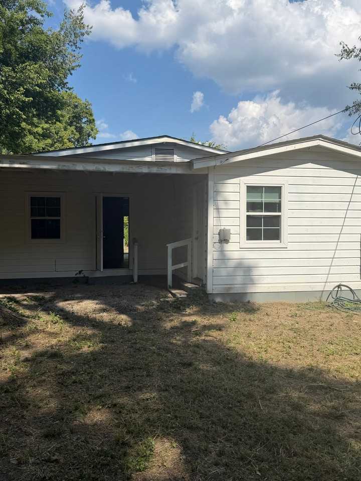 1017 Oak St - Photo 6 of 17