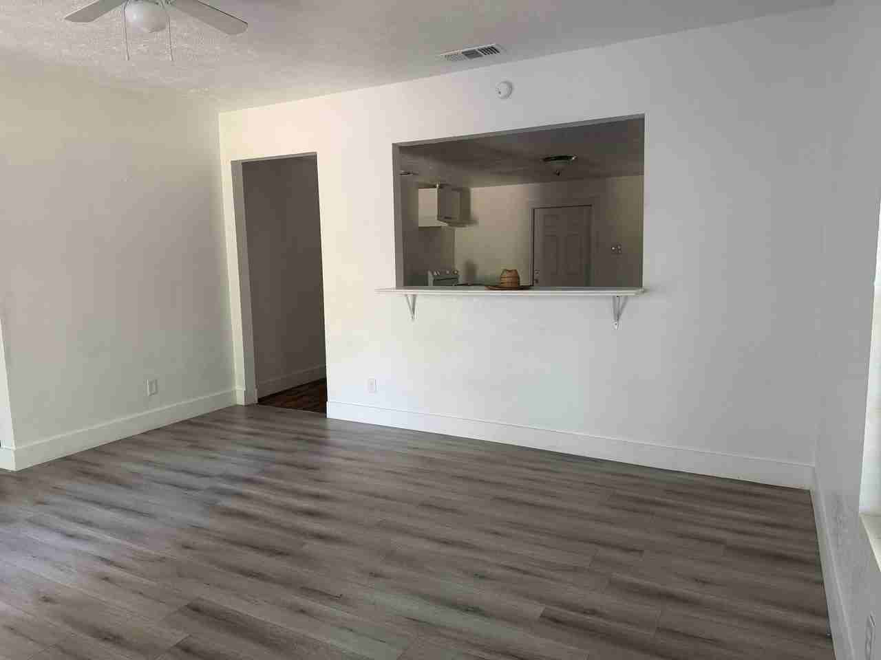 1017 Oak St - Photo 7 of 17