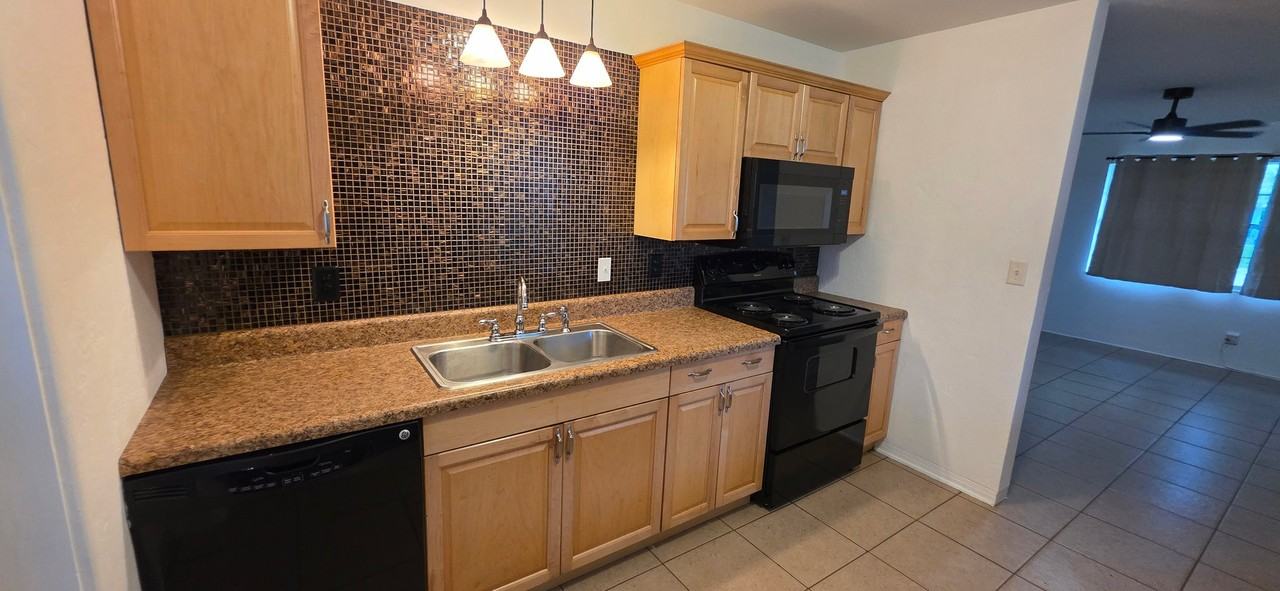 58 Tropical Dr - Photo 4 of 16