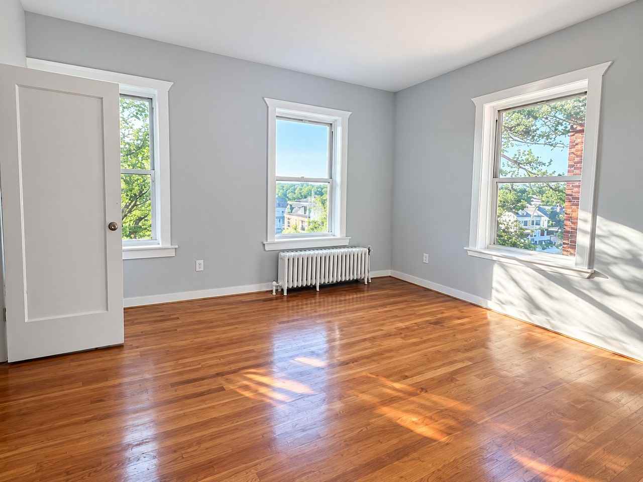 515 W 7th St #307 - Photo 5 of 7