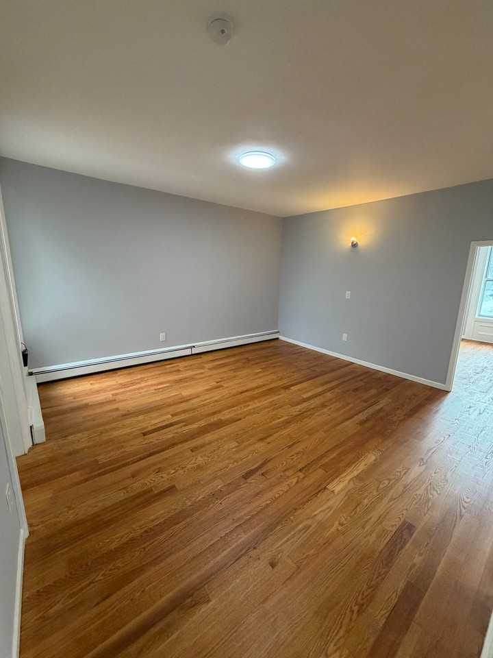 407 Main St #3 - Photo 4 of 10