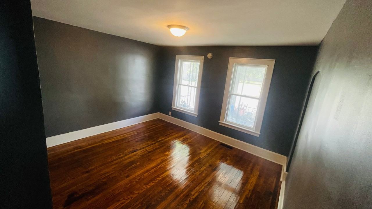 613 Albany St - Photo 3 of 12