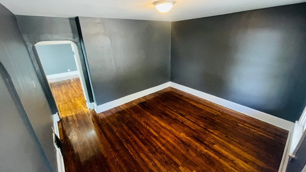 613 Albany St - Photo 4 of 12