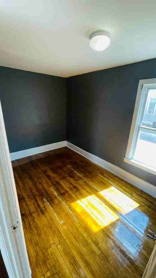 613 Albany St - Photo 6 of 12