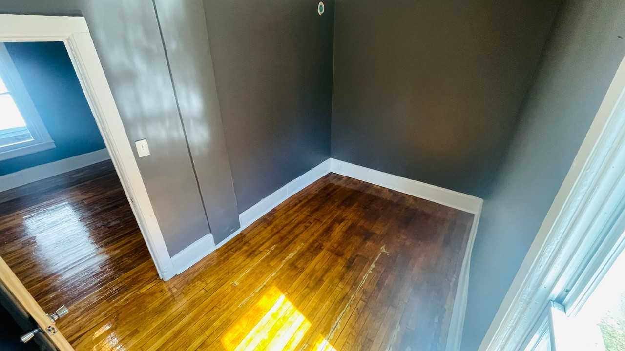 613 Albany St - Photo 7 of 12