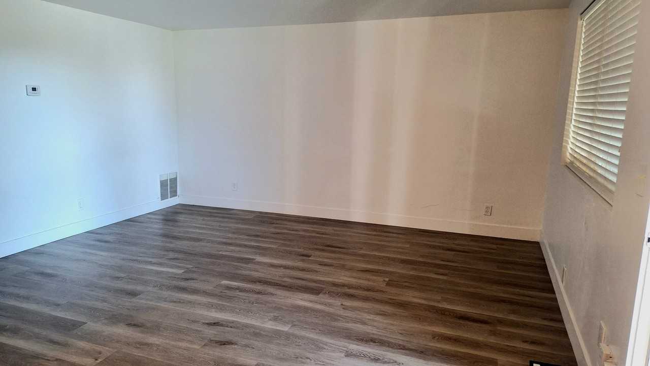 935 E St #11 - Photo 2 of 10