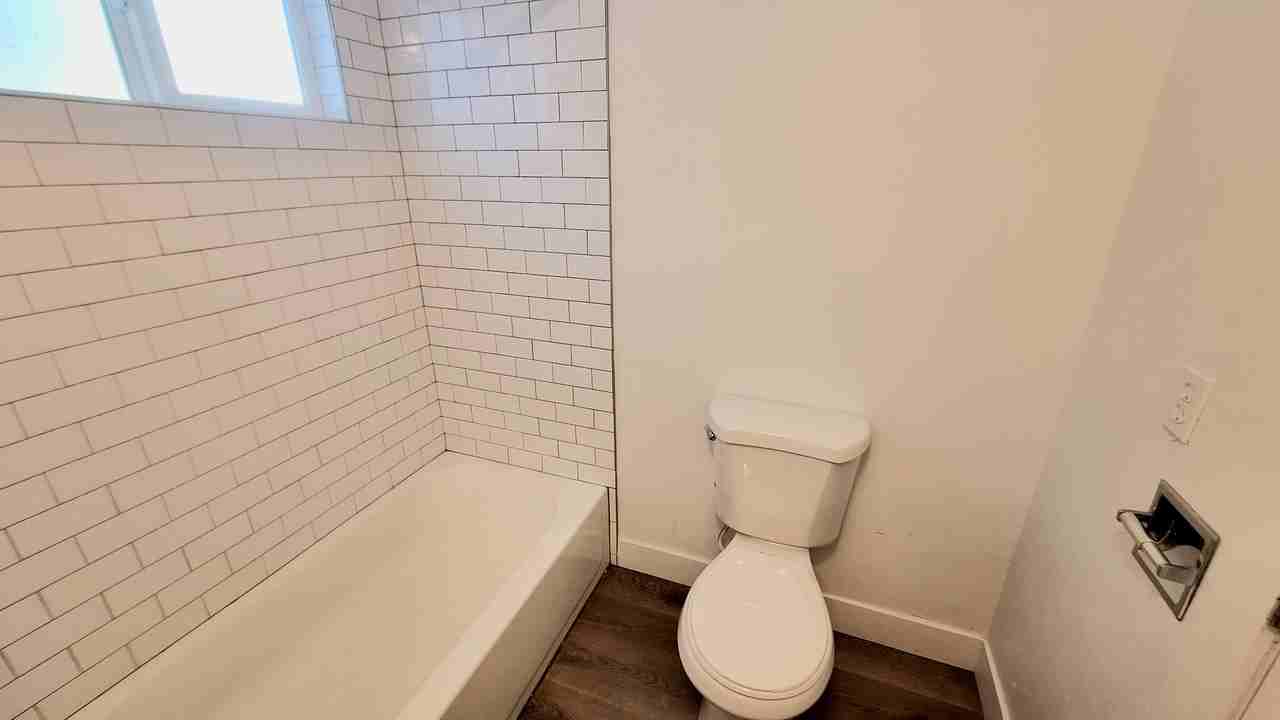 935 E St #11 - Photo 3 of 10