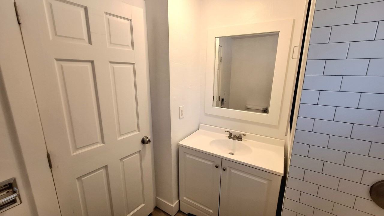 935 E St #11 - Photo 4 of 10