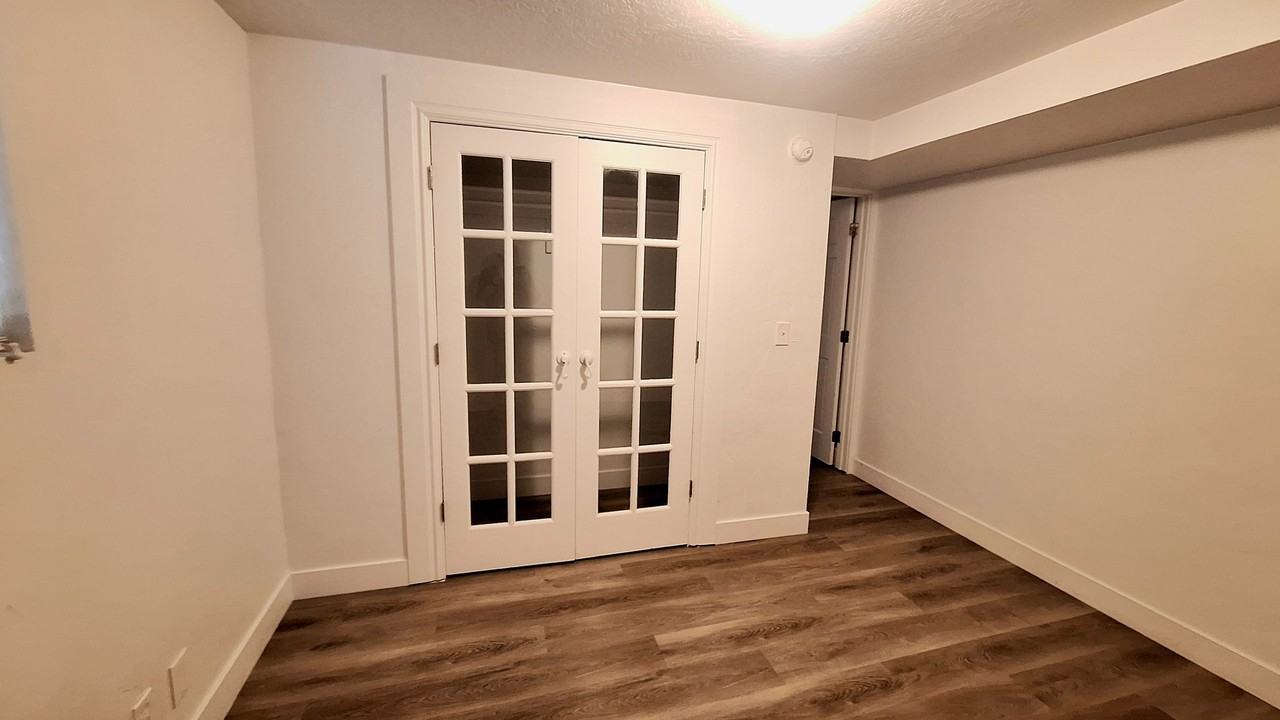 935 E St #11 - Photo 5 of 10