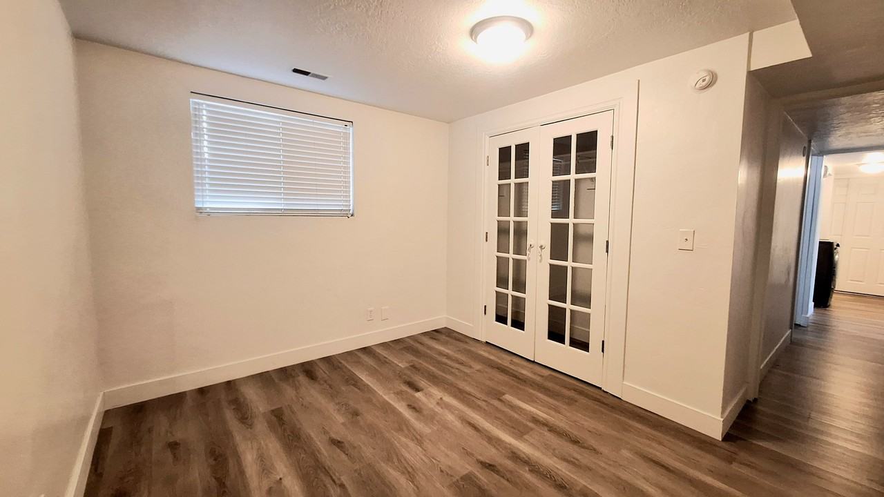 935 E St #11 - Photo 6 of 10