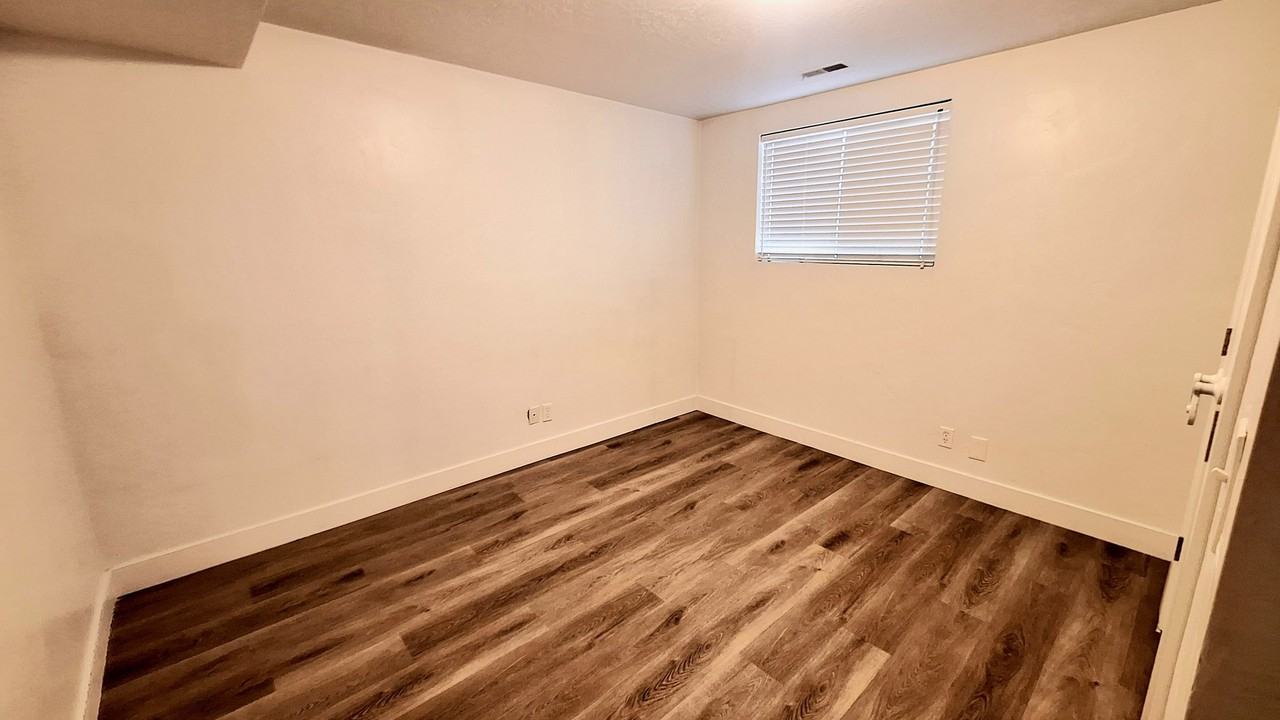 935 E St #11 - Photo 7 of 10