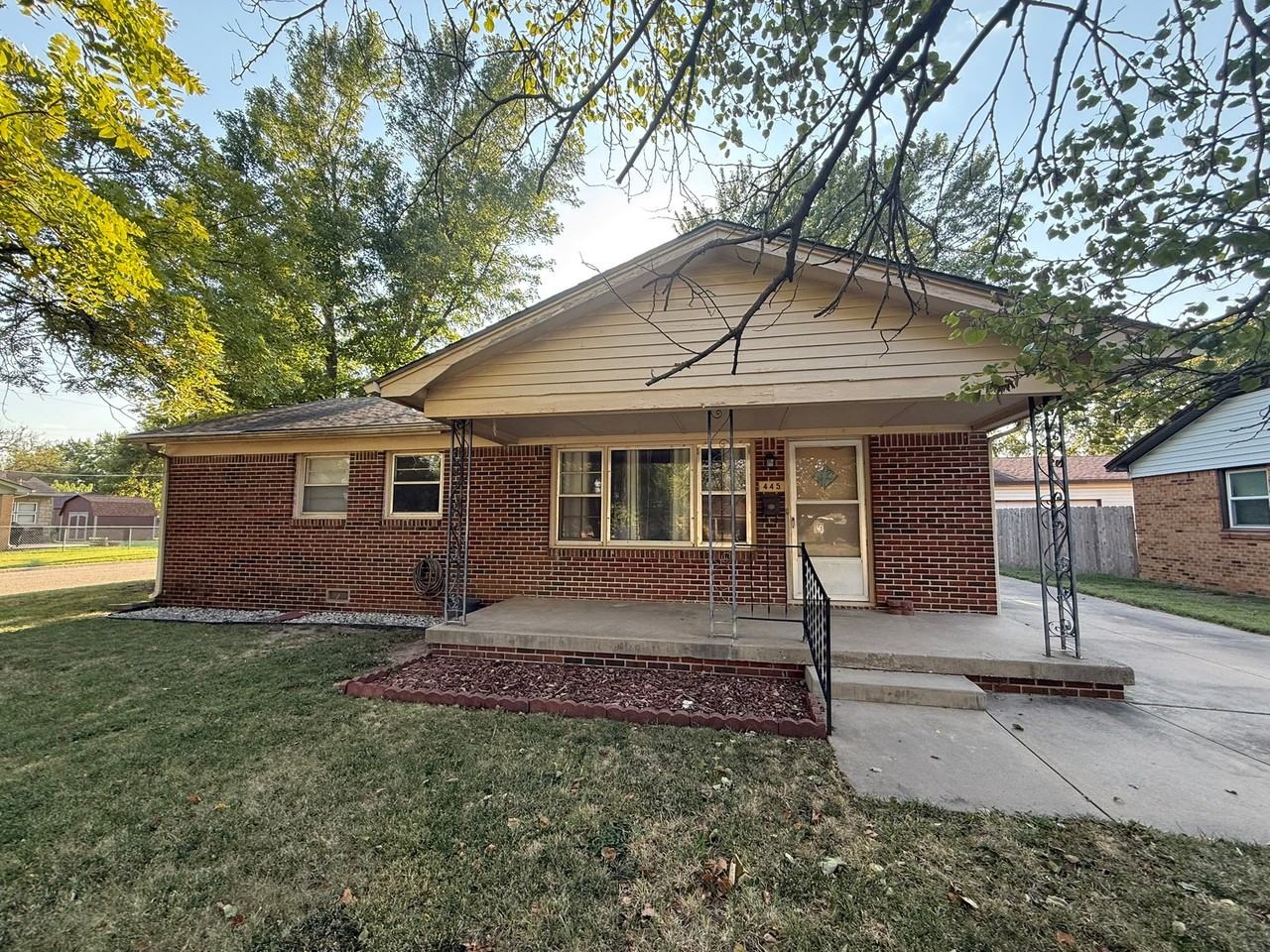 445 S Kokomo Ave - Photo 2 of 2