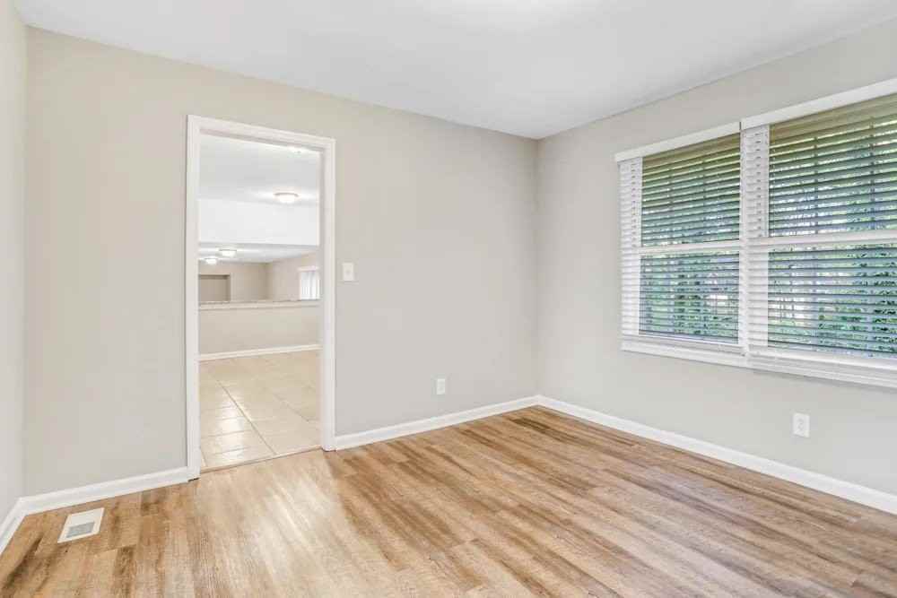10017 Edgebrook Ln - Photo 4 of 19