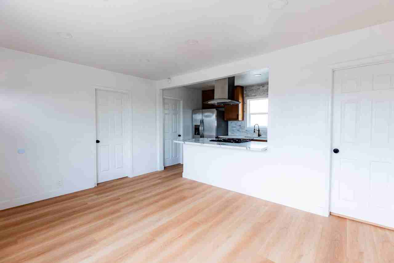 784 E Walton St #B - Photo 5 of 17