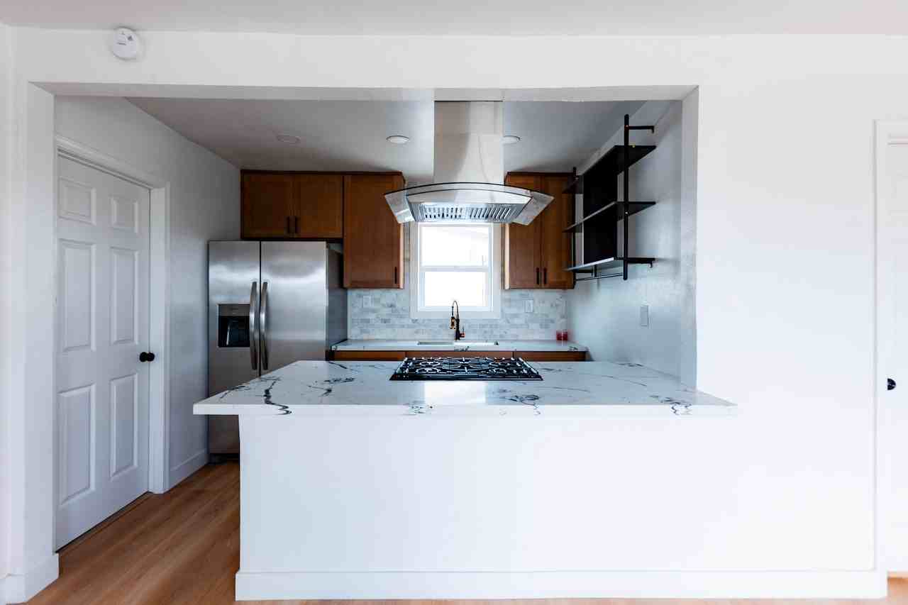 784 E Walton St #B - Photo 6 of 17