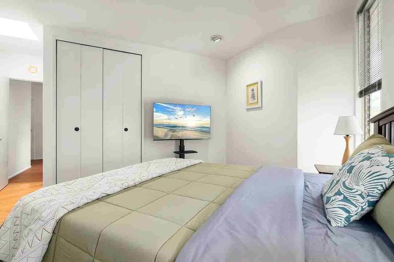 7038 Pacific View Dr Los Angeles, Ca ##Ca - Photo 3 of 15