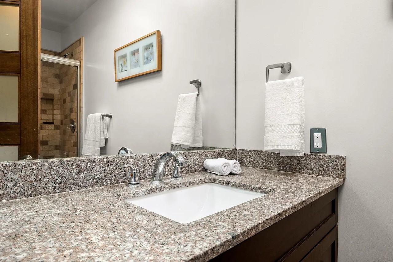 7038 Pacific View Dr Los Angeles, Ca ##Ca - Photo 5 of 15