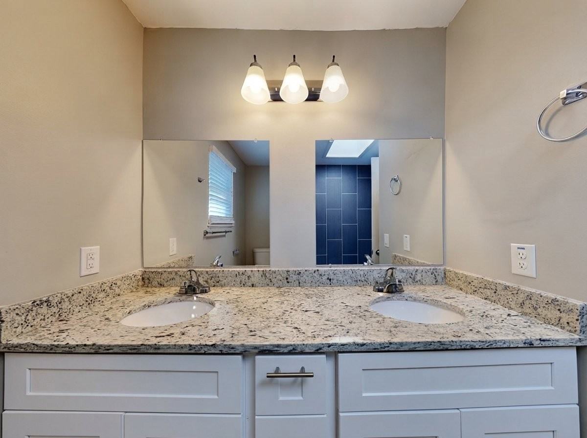 7745 Lindsey Dr - Photo 2 of 10