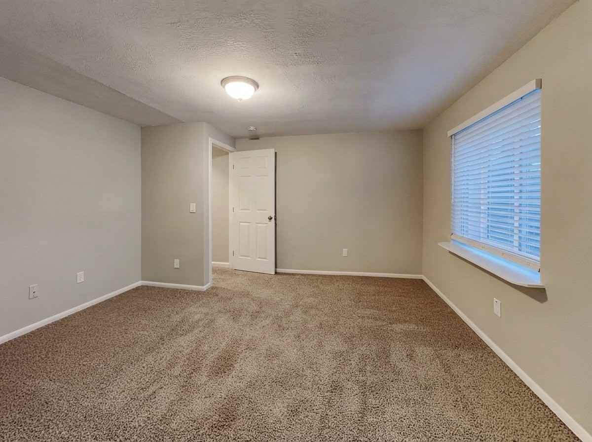 7745 Lindsey Dr - Photo 3 of 10