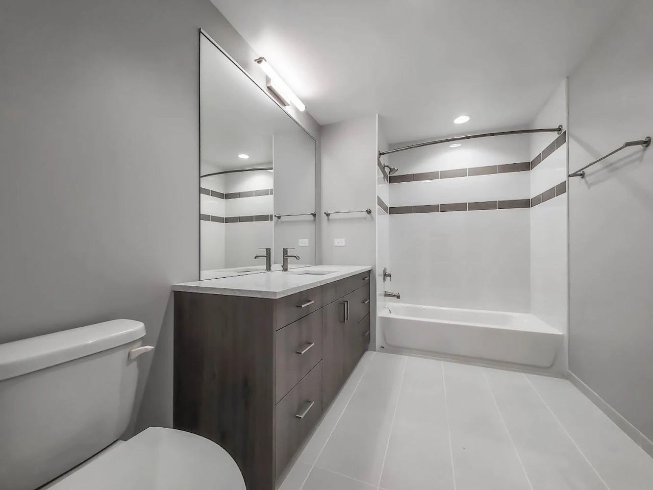 1190 N Clark St - Photo 6 of 12