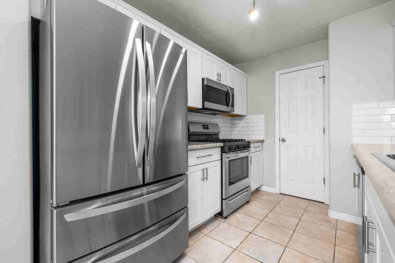 10445 S Sage Creek Rd - Photo 3 of 20