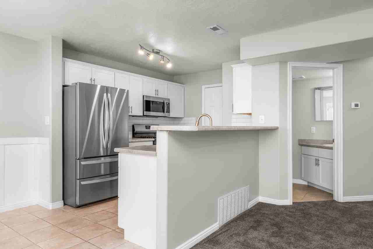 10445 S Sage Creek Rd - Photo 4 of 20