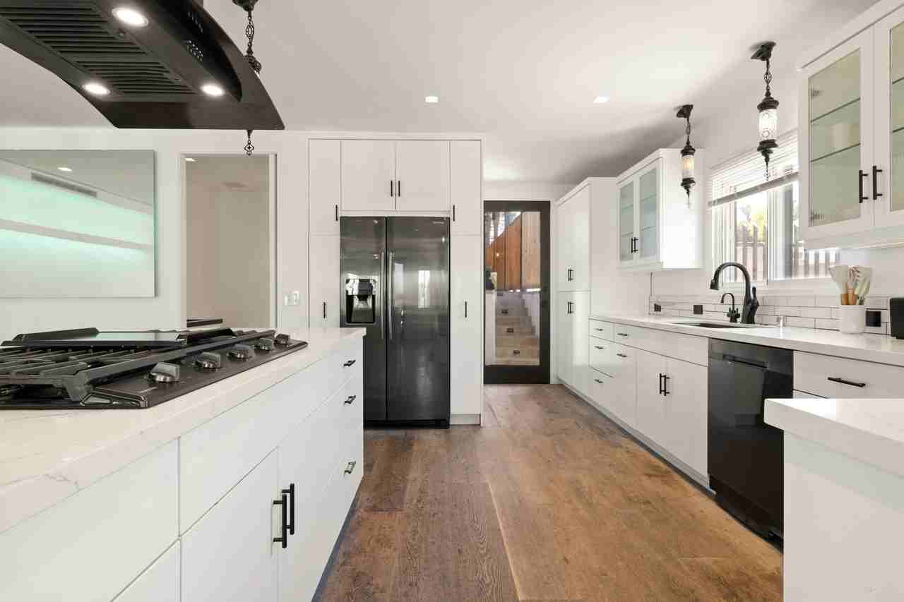 654 W Sycamore Ave - Photo 5 of 17