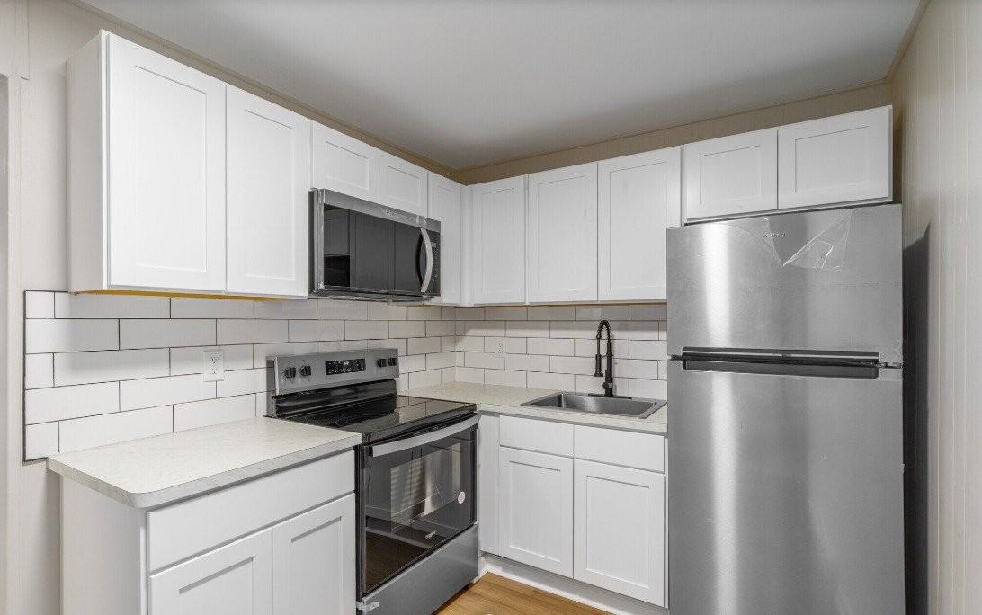 319 Columbia Ave - Photo 6 of 9