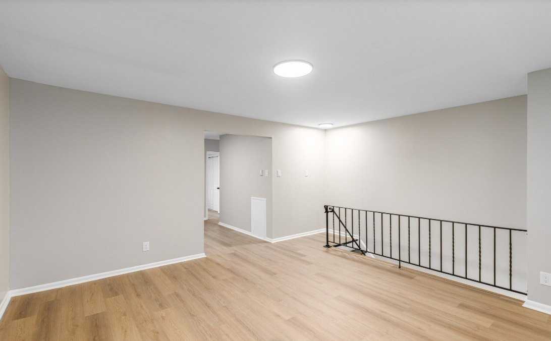 319 Columbia Ave - Photo 7 of 9