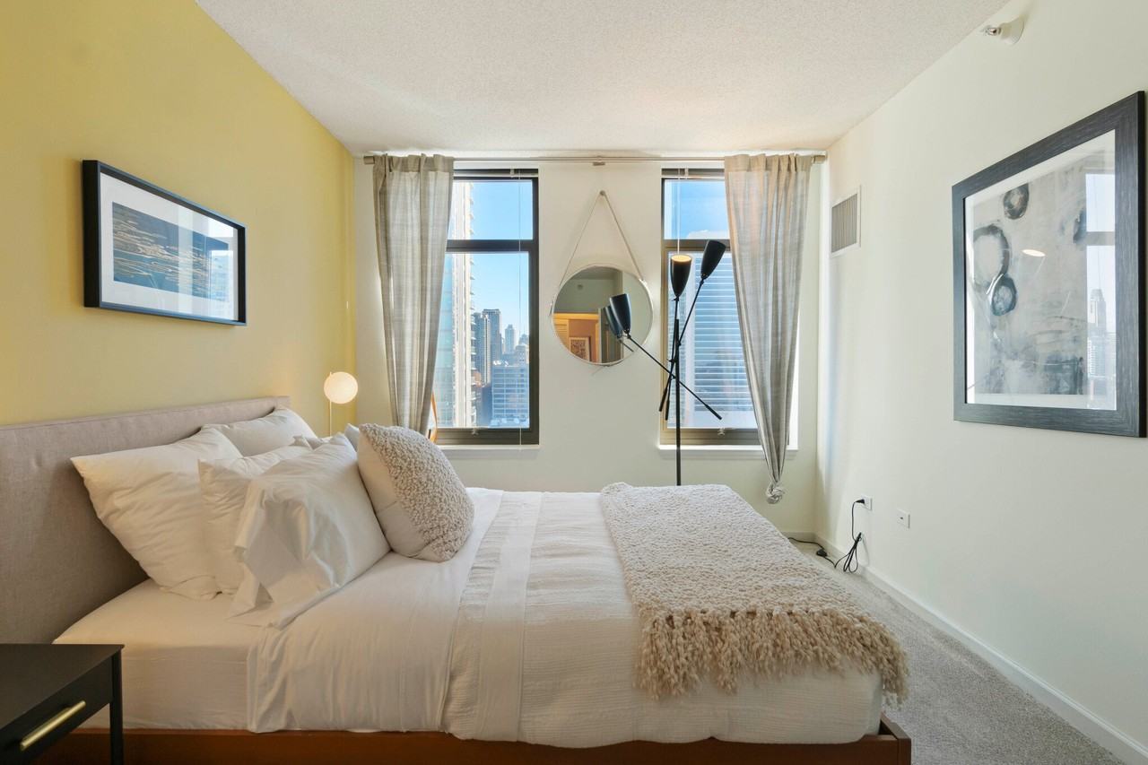 339 N Desplaines St #501 - Photo 5 of 13