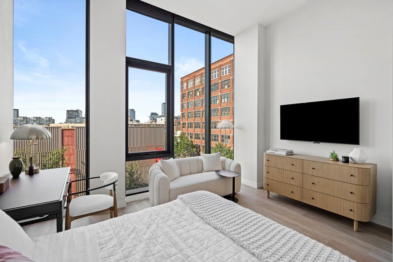 1098 W Van Buren St - Photo 2 of 12