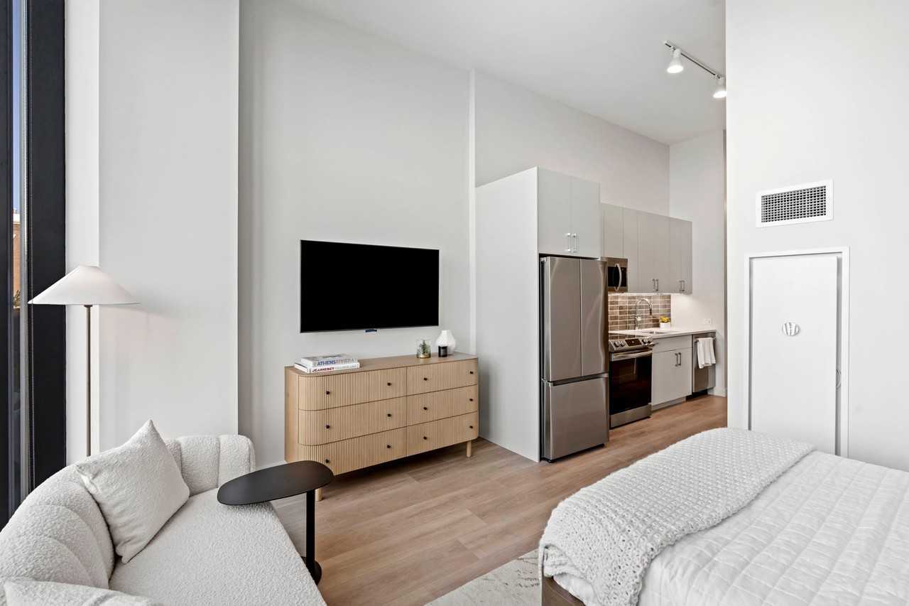 1098 W Van Buren St - Photo 3 of 12