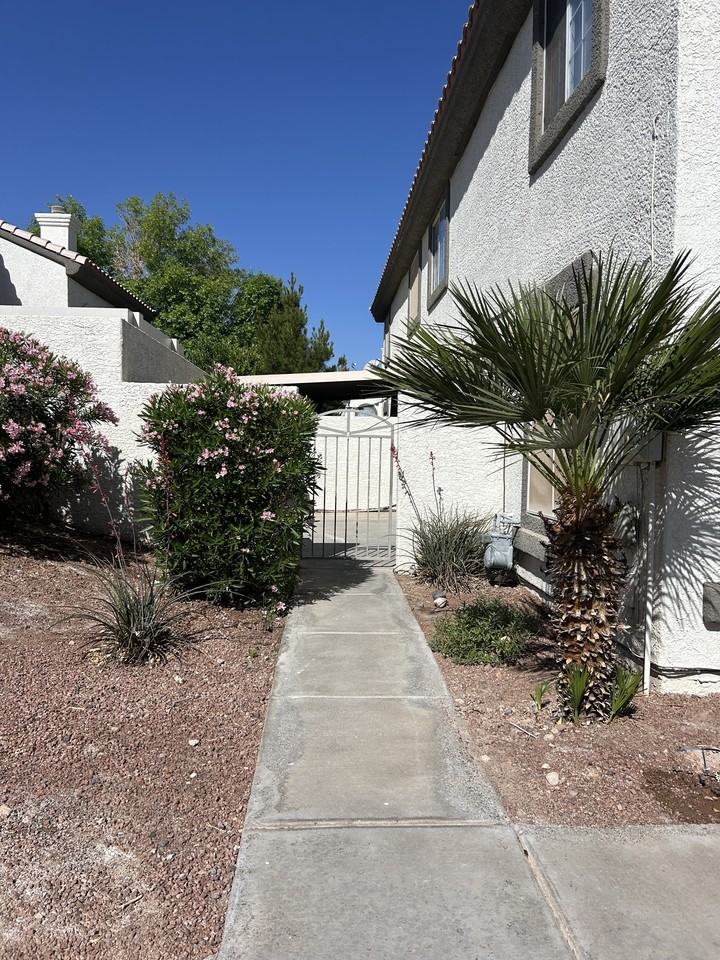 203 Oro Canyon St #1 - Photo 3 of 27