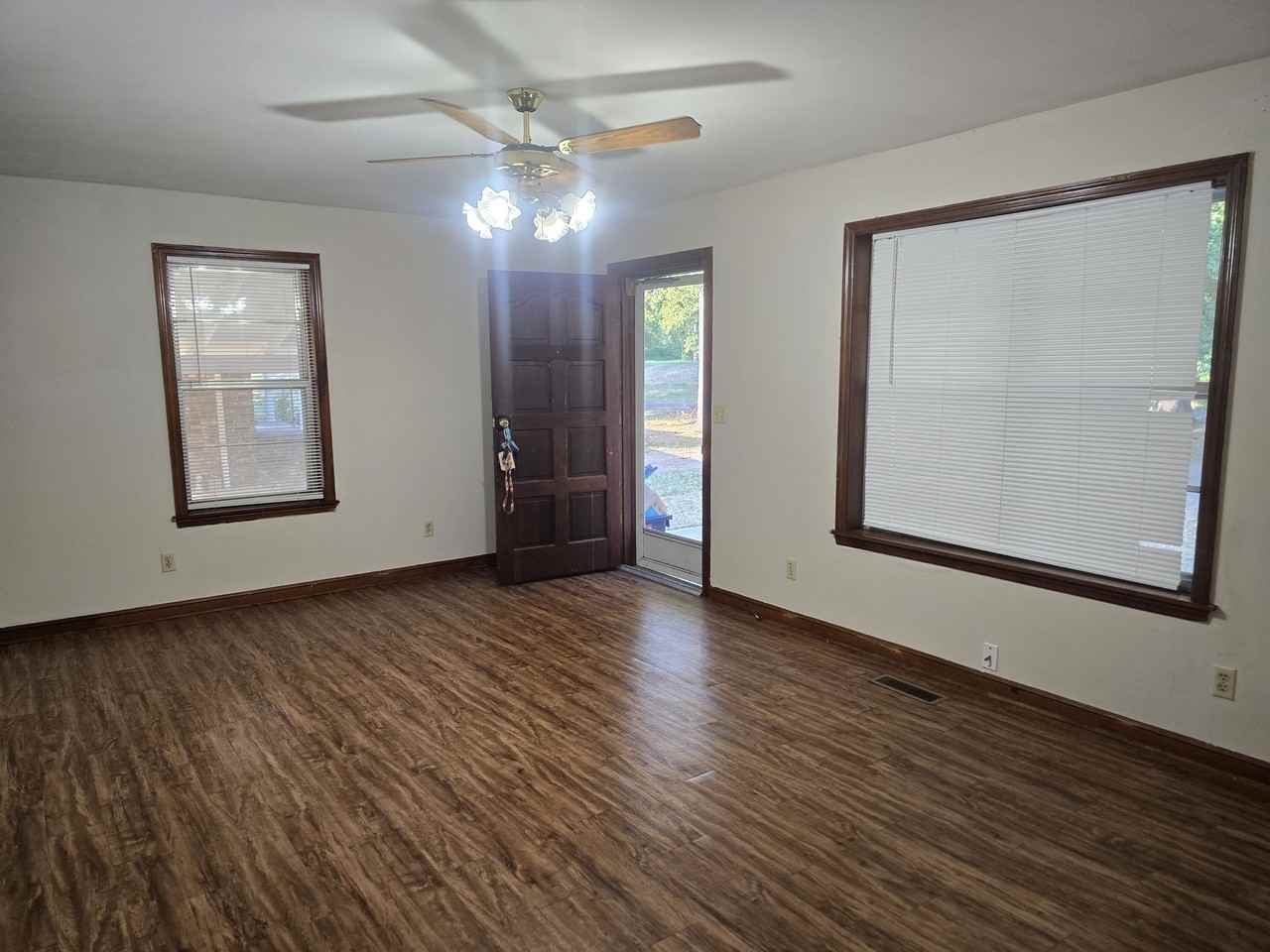 307 N CENTRAL ST #1 - Photo 4 of 17