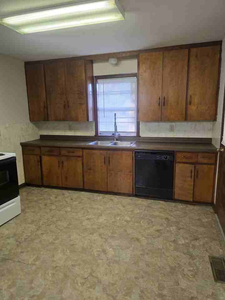307 N CENTRAL ST #1 - Photo 5 of 17