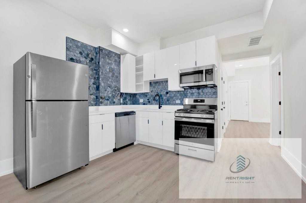 944 N Damen Ave #1F