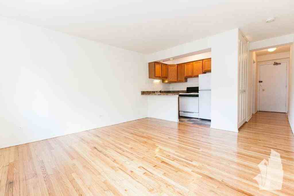 540 W Roscoe St #372 - Photo 4 of 6