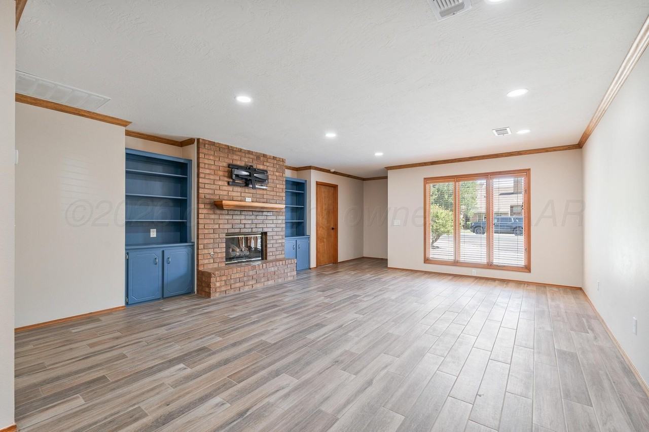 3456 Gladstone Ln - Photo 2 of 13