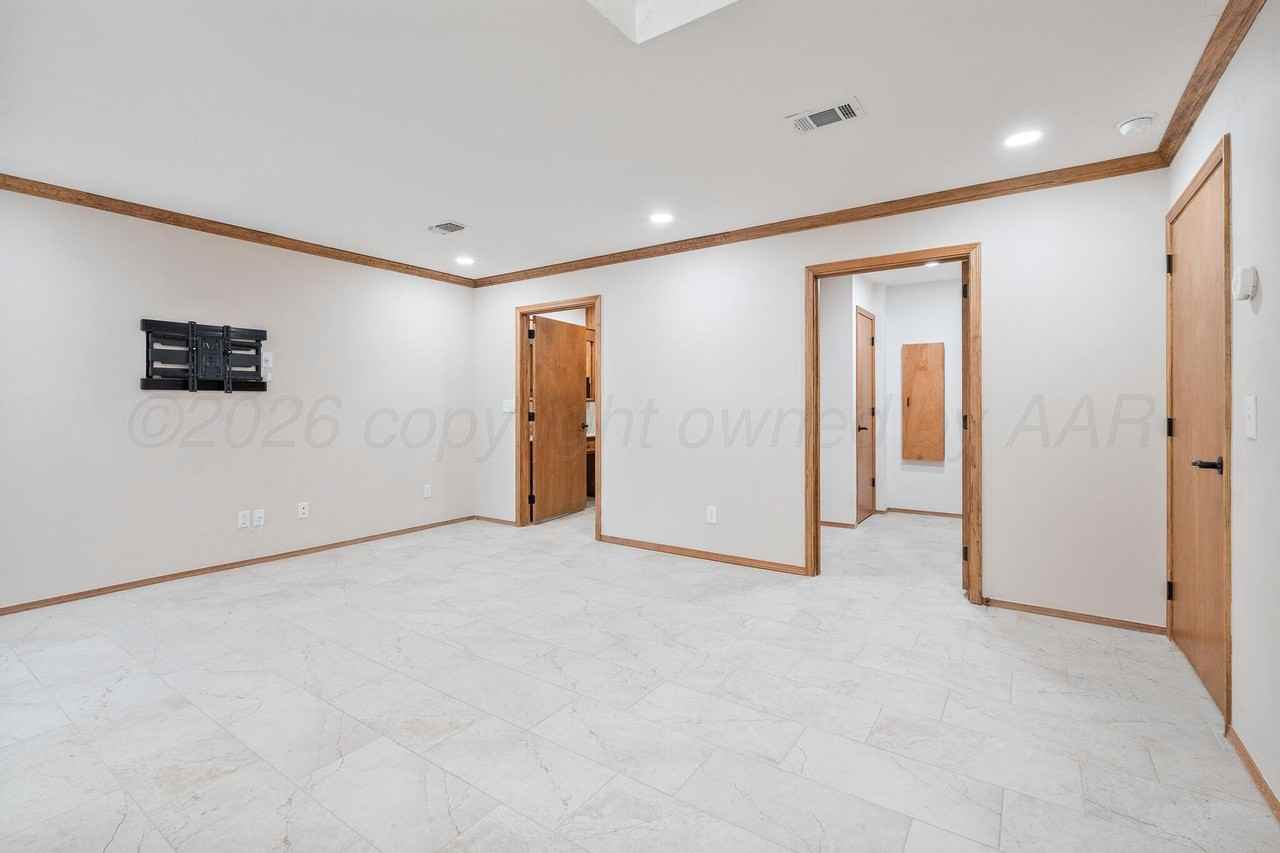 3456 Gladstone Ln - Photo 6 of 13