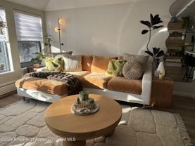 942 Vine St - Photo 1 of 1