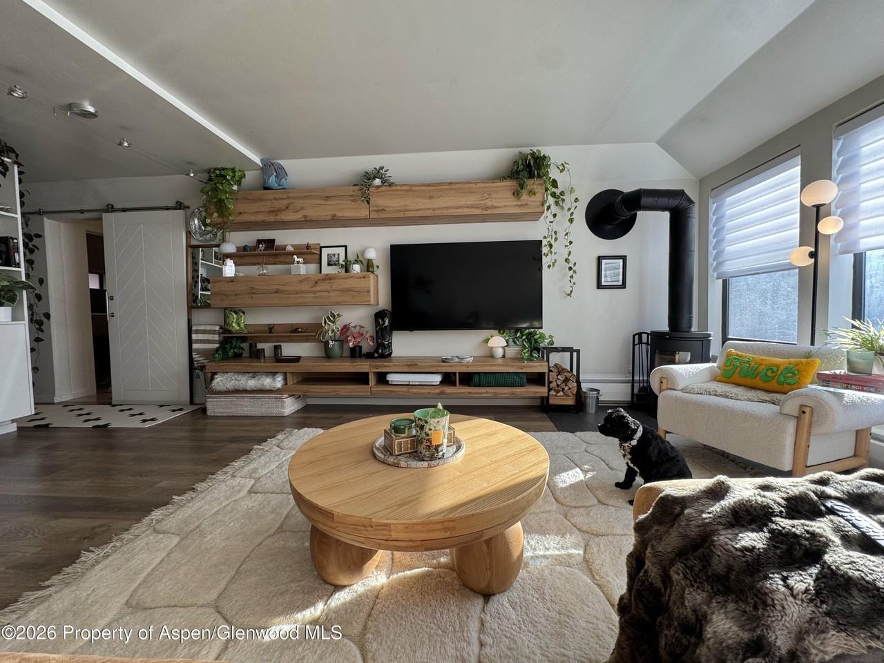 942 Vine St - Photo 2 of 14