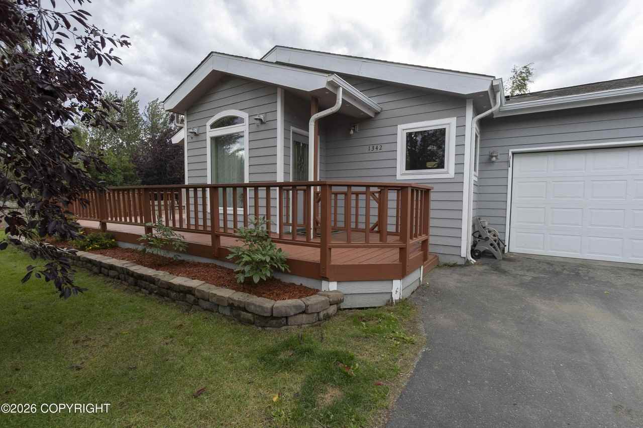 1342 S Thalo Dr - Photo 2 of 35