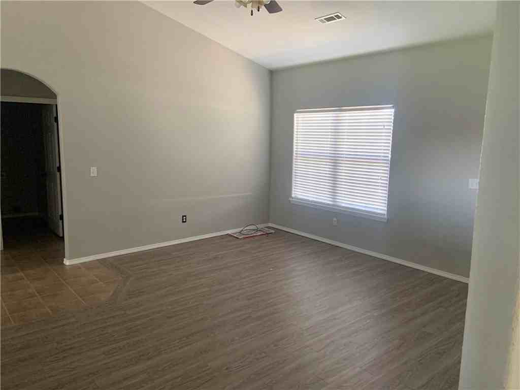 6403 S 50th St - Photo 4 of 13