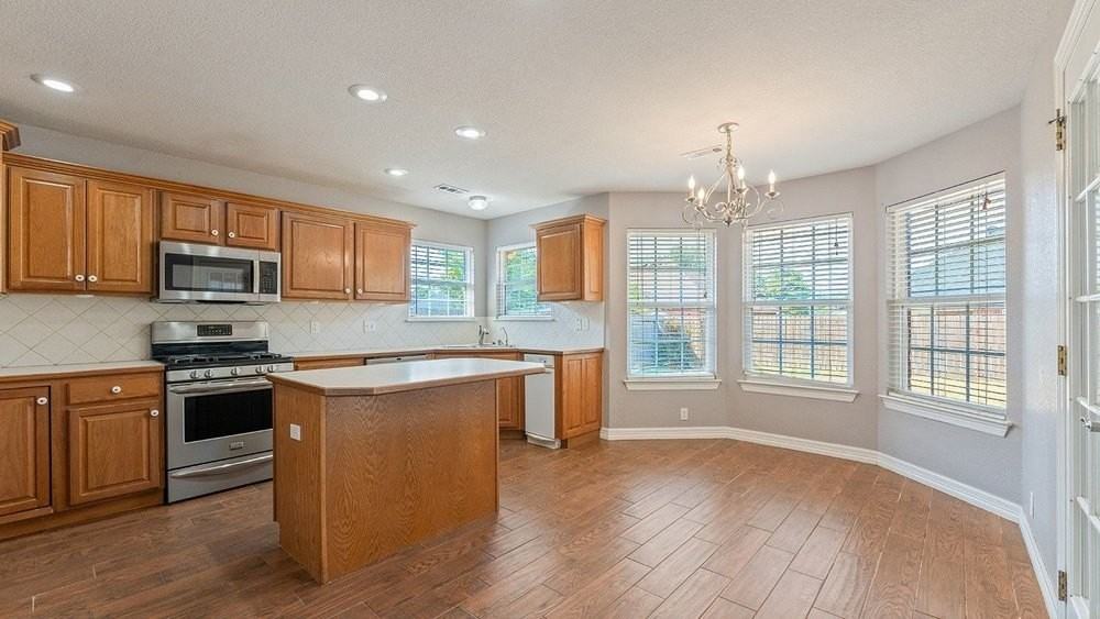 884 Palisades Ave - Photo 4 of 19